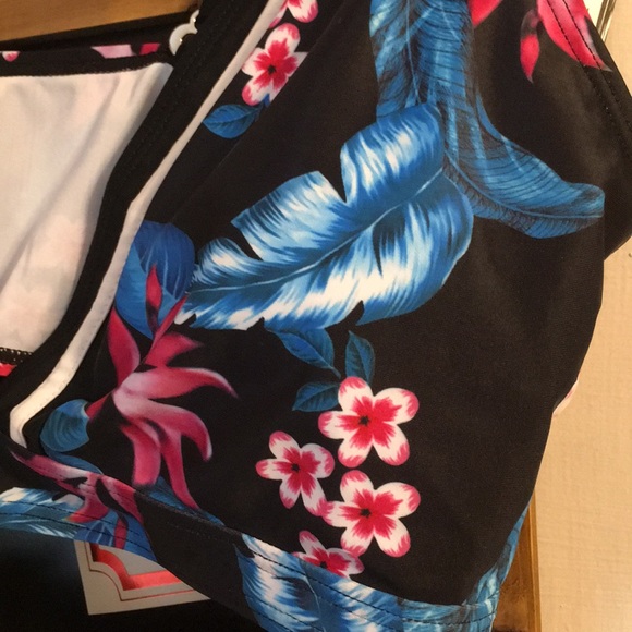 Bikini bathing suit new with tags - Picture 2 of 6